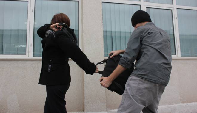 Ce pedepse crunte primesc  pușlamalele care dau în cap  în Constanța - fondcepedepsecrunteprimescpuslam-1416247001.jpg