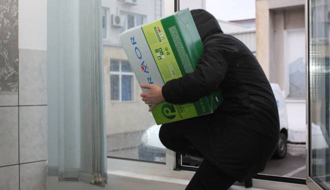 La ce șmecherii recurg spărgătorii  de locuințe, ca să poată fura pe rupte! - fondcesmecheriihoti-1417786740.jpg