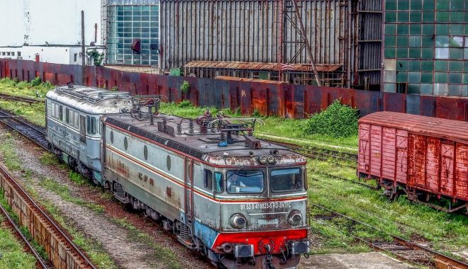 CFR Marfă vrea să achite ajutorul primit de la stat dând la schimb imobile și vagoane vechi - fondcfr-1618844370.jpg