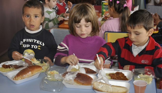 2.000 de elevi constănțeni vor primi masă caldă la școală. Când și unde va fi implementat proiectul - fondcirca2000deelevi-1478105540.jpg