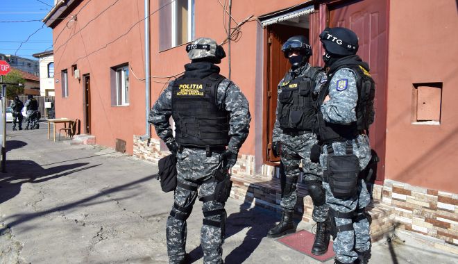 Polițiștii, pregătiți să intervină! Scandalurile cu interlopi, interzise pe litoral! - fondclanuriinterlope-1596737281.jpg