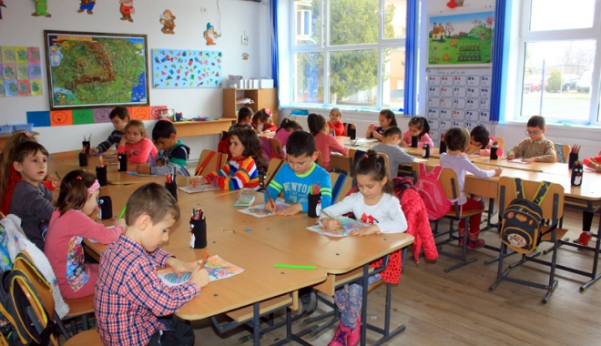 Părinți care fac orice pentru a-și vedea odraslele la școala dorită. Își fac fictiv viza de flotant! - fondclasapregatitoare-1490284300.jpg