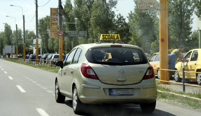 Modificări importante la examenul pentru permisul auto. Află ce se întâmplă dacă pici orașul! - fondconducere-1363795446.jpg
