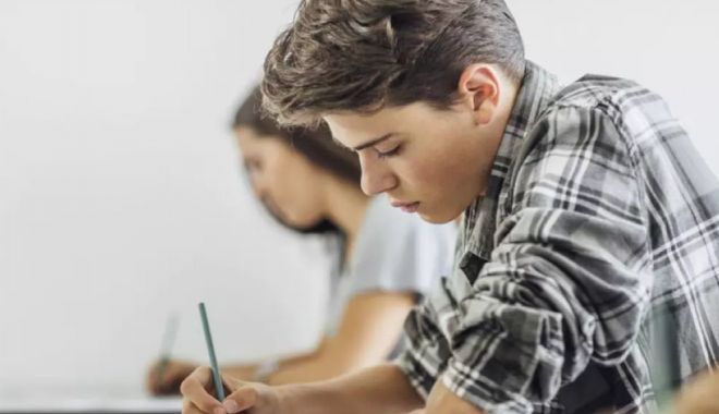A contestat nota 3,9 de la matematică și a promovat Bacalaureatul de toamnă - fondcontestatiibac-1662303046.jpg