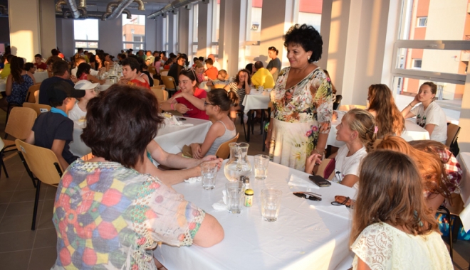 Concursuri, premii și distracție pentru copiii veniți în tabără la malul mării - fondcopiiintabara2-1502377280.jpg
