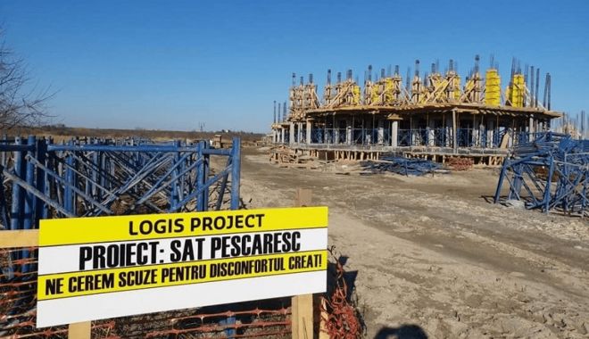 Construcţia de pe Plaja Corbu continuă să stea în 