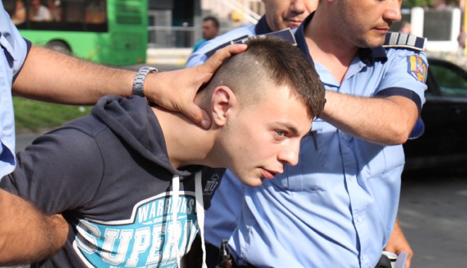Incredibil! Cum de sunt lăsați în libertate criminali și bolnavi psihic - fondcriminal2-1407172010.jpg