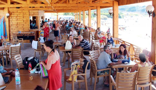Operatorii din turism dau piept cu cea mai mare criză din ultimii 27 de ani. Cum se poate rezolva situația - fondcrizaturism-1529337912.jpg