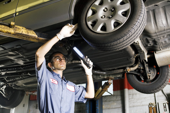 Cum încearcă dealerii auto constănțeni să-și răsplătească clienții?  Oferte una și una pe partea de service - fondcuceofertedealeriauto-1384189146.jpg