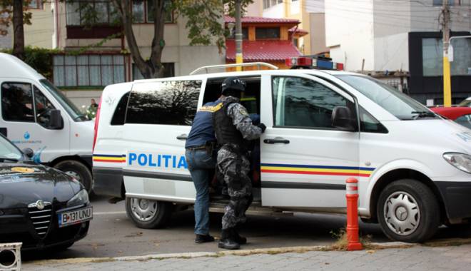 Cum fac avere escrocii, în Constanța. Polițiștii le-au golit ascunzătorile - fondcumfacavereescrocii-1425663340.jpg