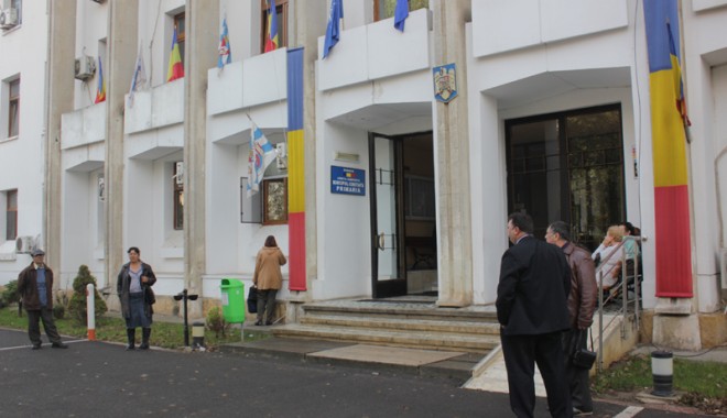 Cum să vă spuneți păsurile la Primăria Constanța - fondcumspunetipasuri-1413312442.jpg