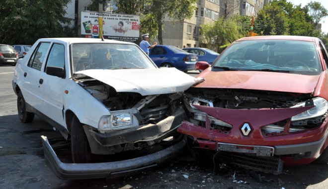 Cine plătește daunele în cazul unui accident rutier? - fonddauneaccident-1368712372.jpg