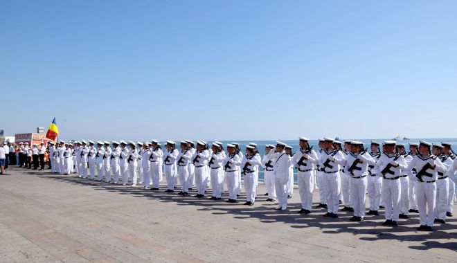 Defilare navală şi aeriană, torţe şi artificii, la Ziua Marinei Române, pe litoral - fonddefilare1-1628798533.jpg