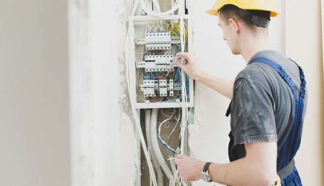 Acționarii Electrica au aprobat fuziunea companiilor de distribuție și a celor de servicii de grup - fondelectrica-1598018287.jpg
