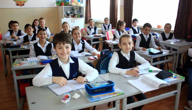 Tupeu sau normalitate? Liderii elevilor cer burse mai mari pentru rezultate la examenele naționale - fondeleviclasa25-1457877935.jpg