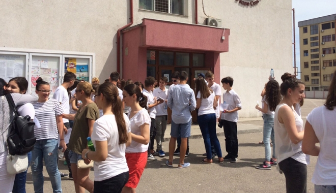 SCANDAL LA EVALUAREA NAȚIONALĂ. PĂRINȚII ELEVILOR SUNT FOARTE REVOLTAȚI! MINISTERUL EDUCAȚIEI LE DĂ PESTE NAS - fondeleviiauiesittopaind14670454-1467270684.jpg