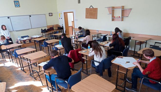 Emoții pentru absolvenții de clasa a XII-a. Astăzi începe Bacalaureatul 2019 - fondemotii-1559506105.jpg