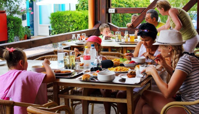 Restaurant Estival, alegerea potrivită pentru întreaga familie - fondestivalrestaurant-1406305765.jpg