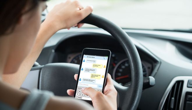 Atenție, șoferi! Folosirea telefonului la volan vă poate lăsa fără permis pentru o lună! - fondfaramobillavolan-1568830658.jpg