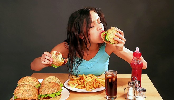 Otrava din fast-food. Cum te duce șaorma la cancer de colon - fondfastfood-1407431407.jpg