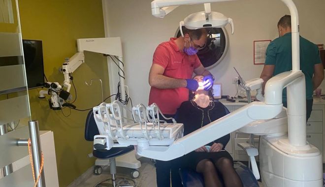 Faţetarea dentară şi a coroanelor, în cadrul Clinicii M&M Dental Team - fondfatetare3-1623349625.jpg
