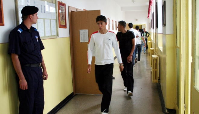 Subiecte prea ușoare pentru-a elevilor salvare. Ministerul Educației vrea să umfle artificial promovabilitatea - fondfinaldebac-1467994597.jpg