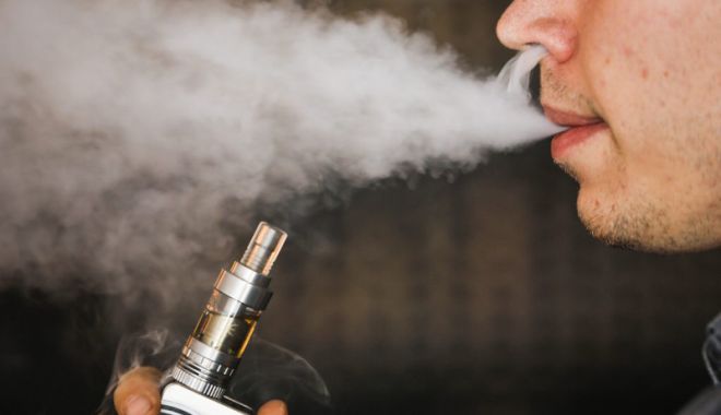 Țigările electronice și cele care încălzesc tutunul ar putea fi interzise în localuri. 