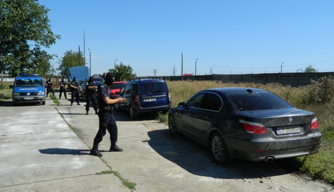 Percheziții și arestări spectaculoase la Constanța. Bivolaru a căzut în plasa jandarmilor - fondfurtpetrolbivolaru1-1375718057.jpg