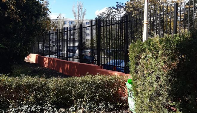 Gard reparat pe bucăţele, la Şcoala nr. 29 „Mihai Viteazul” - fondgard3-1641839401.jpg