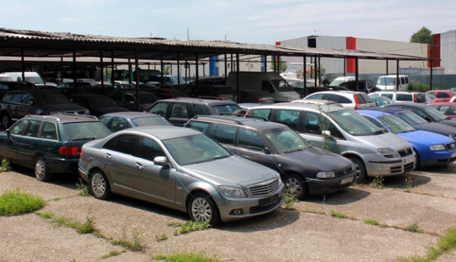Garda de Coastă are un adevărat parc auto! Iată ce mașini au intrat pe mâna polițiștilor - fondgardadecoastamasiniconfiscat-1386613699.jpg