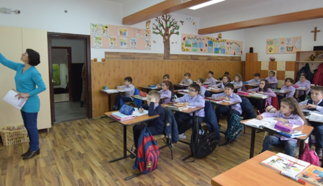 Școala fără teme, între bucuria elevilor și grijile părinților. Cum s-au descurcat copiii fără lecții pentru acasă - fondgeneratiarazvratita-1480603655.jpg