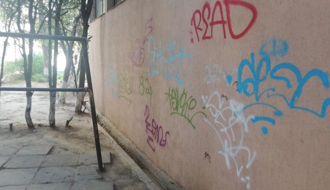 Constanța „mâzgălită”! Graffiti-urile au umplut blocurile gri! - fondgraffitti6-1602007578.jpg