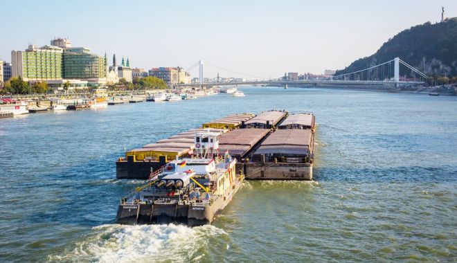 Guvernul Ciucă vrea să trezească din morți transportul fluvial de containere - fondguvernulciucavreasatrezeasca-1638557990.jpg