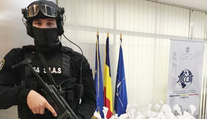 Captură istorică de heroină în Portul Constanța! Cum au ascuns traficanții o tonă și jumătate de droguri! - fondheroinaport2print3-1621624246.jpg