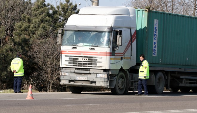 Cum s-au furat milioane de euro din TIR-urile din Portul Constanța - fondhoticontaineretirurifotoadi2-1341590428.jpg