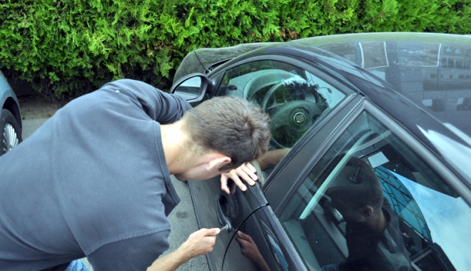 Minor specializat în furturi din autoturisme, prins de jandarmi în Mamaia - fondhotiinumaiaufrica1384966710-1499774067.jpg