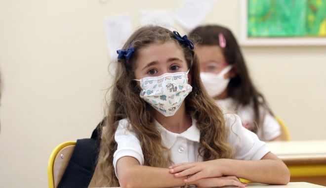 Încep emoțiile! Elevii claselor a VI-a revin în bănci pentru susținerea Evaluării Naționale - fondincepemotiileevaluarenationa-1620747513.jpg