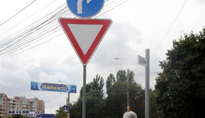 Unde dispar indicatoarele rutiere din Constanța - fondindicatoarerutiere2-1392563617.jpg
