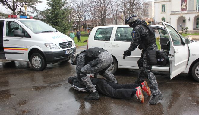 Noi reguli în legitimarea de către polițiști: 