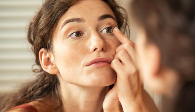 Nu purtaţi lentile de contact fără prescripţie medicală! Iată ce riscaţi! - fondlentile-1661434276.jpg