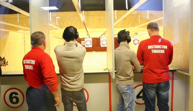Liceenii din Constanța s-au întrecut în a trage cu arma la țintă - Galerie Foto - fondliceeniidinconstantasauintre-1396937506.jpg