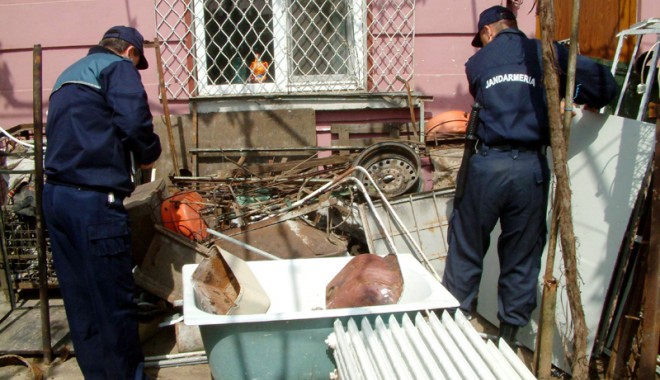 Lovitură grea dată centrelor de fier vechi - fondlovituragreadatacentrelordef-1400163340.jpg