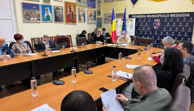 Aleșii locali din Medgidia au votat favorabil 13 proiecte de hotărâre - fondmedgidiasedinta-1661523772.jpg