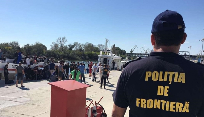 Litoralul românesc, luat cu asalt de imigranți. Garda de Coastă, în alertă - fondmigrantisursapolitiadefronti-1505055863.jpg