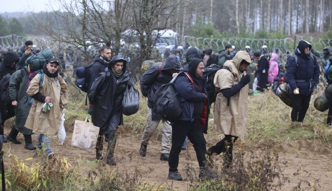 Mii de oameni, prizonieri la graniţa dintre Polonia şi Belarus - fondmiideoameni-1636569569.jpg