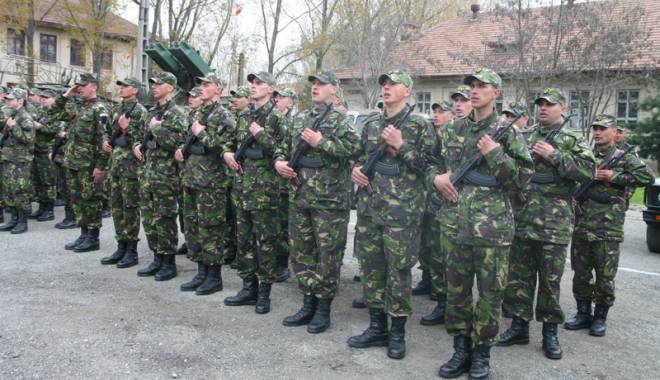 Militarii trag primele 