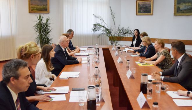 Ministrul Cătălin Predoiu a prezentat angajamentul politic al României pentru reforma împotriva corupţiei - fondministrulcatalinpredoiu-1657042509.jpg