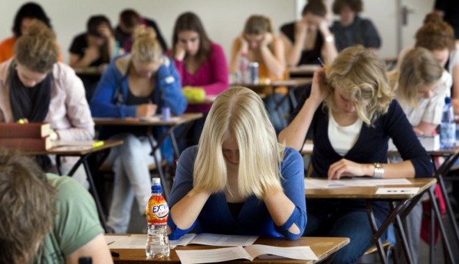 Profesori, elevi și părinți, trimiși în judecată de DNA pentru mită - fondmitabac2-1377105957.jpg