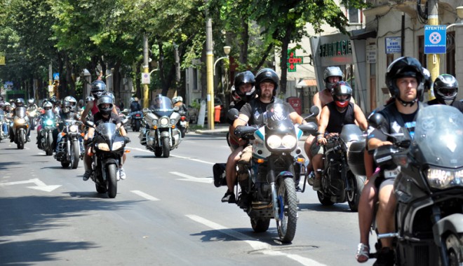 Moartea vine pe două roți - fondmoto1-1377526895.jpg
