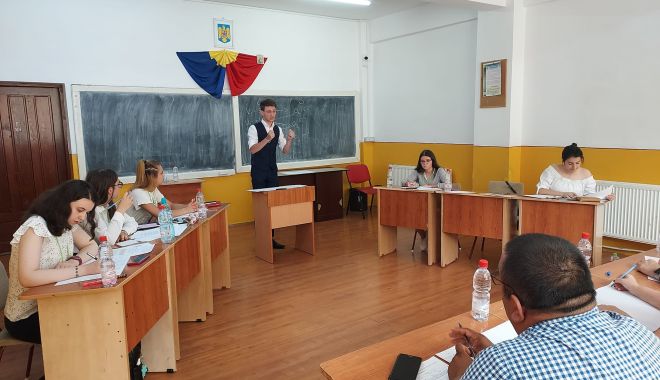 Nouă elevi reprezintă Constanța la Olimpiada Națională „Tinerii dezbat” de la Piatra Neamț - fondolimpiadatineriiprint-1657547292.jpg